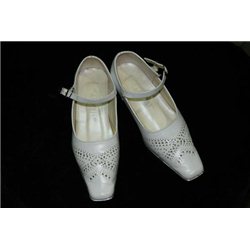Обувь детская нарядная для девочек белая с камнями р.26 0417